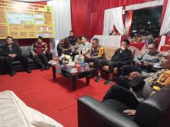 Pj Bupati Kampar dan Kapolres Ikuti Zoom Meeting PAM Tahun Baru 2024 di Posko Lapangan Merdeka